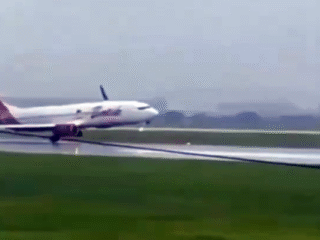 Detik-Detik Pesawat Batik Air Nyaris Tergelincir di Soetta, Mesinnya Hampir Sentuh Aspal Selamat dari Bahaya! Ini Kronologi Pesawat Batik Air Nyaris Tergelincir