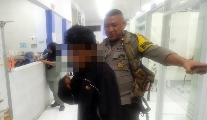Diduga Alami Gangguan Jiwa, Warga Pangkep Dikawal Polisi ke Rumah Sakit