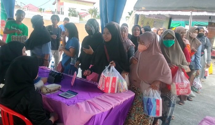 Beras Murah Diserbu, Warga Bontang Antre sejak Subuh