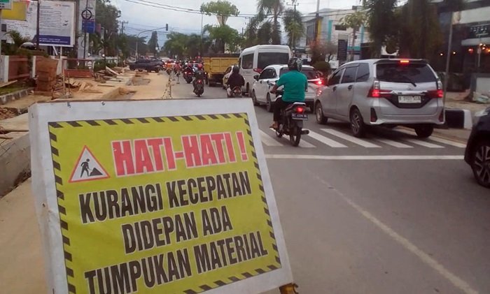 Dinas PUPR Bontang Akui Sudah Tegur Kontraktor soal Proyek Drainase MT Haryono Drainase Baru di Jalan MT Haryono Bontang, Macet pun Makin Panjang