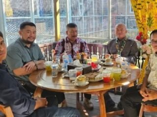 Gubernur Kalsel Makan “Sunduk Lawang”