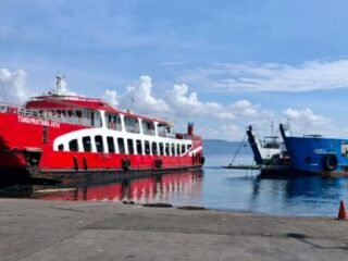 KMP Tunu Pratama Jaya Tenggelam di Selat Bali, Puluhan Penumpang Masih Hilang