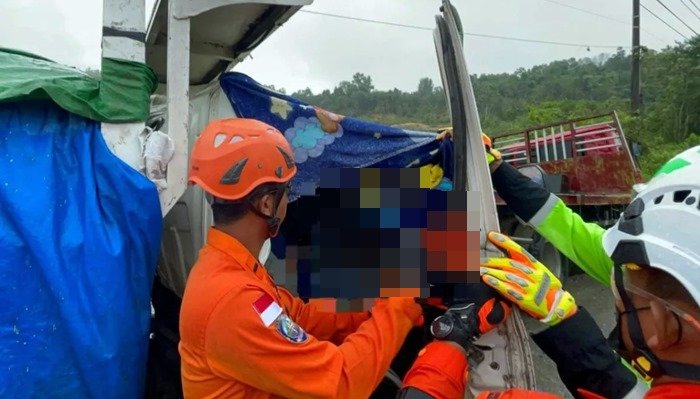 Truk Tabrak Antrean di SPBU Km 13 Balikpapan, Sopir Tewas Terjepit di Kabin