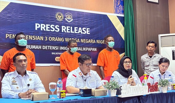 Tiga WNA Nigeria Dipindahkan ke Rudenim Balikpapan, Terjaring Operasi Imigrasi Tanpa Dokumen