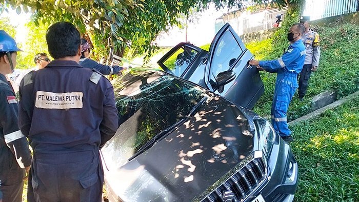 Mobil Terguling 3 Kali di Balikpapan, Ini Kronologi Lengkapnya