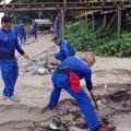 Polairud Balikpapan Bersihkan Sampah di Pantai, Angkut Kayu dan Plastik dari Pesisir