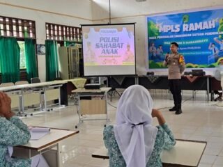 Polisi Masuk Sekolah! Siswa Baru SMA 3 Marangkayu Dapat Edukasi Lalu Lintas di Hari Pertama