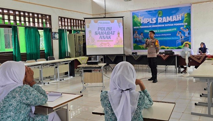Polisi Masuk Sekolah! Siswa Baru SMA 3 Marangkayu Dapat Edukasi Lalu Lintas di Hari Pertama