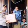 Polres Kutim Salurkan 105 Paket Sembako untuk Korban Banjir di Muara Wahau
